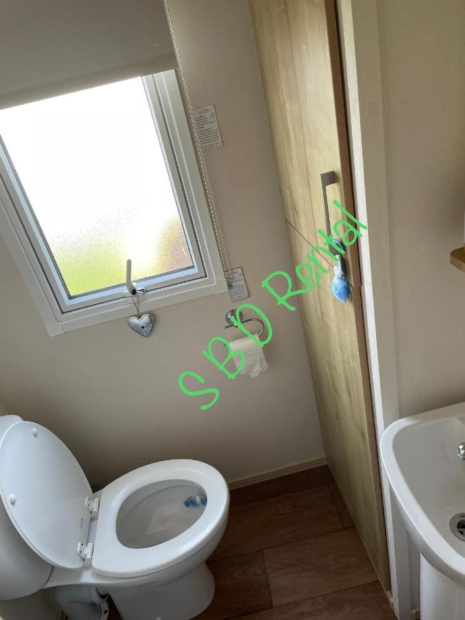 Summer Breeze Deluxe Caravan Rental Saint Osyth Εξωτερικό φωτογραφία
