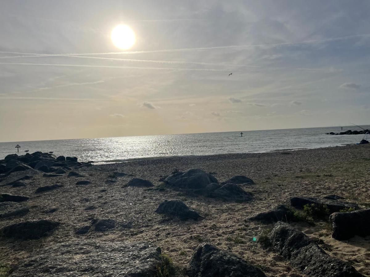 Summer Breeze Deluxe Caravan Rental Saint Osyth Εξωτερικό φωτογραφία
