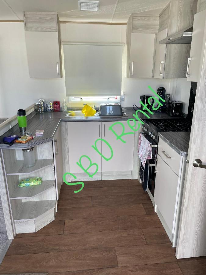 Summer Breeze Deluxe Caravan Rental Saint Osyth Εξωτερικό φωτογραφία