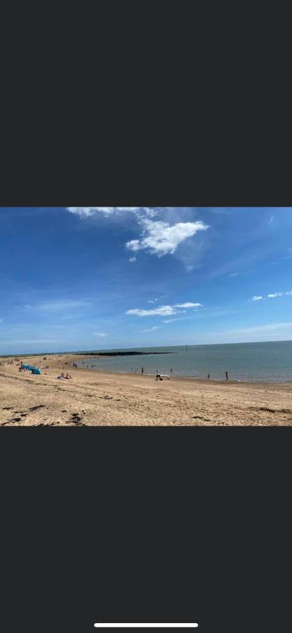 Summer Breeze Deluxe Caravan Rental Saint Osyth Εξωτερικό φωτογραφία